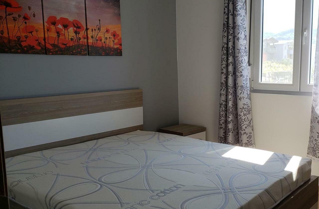 Apartmani Suncokreti - Sunflower Apartments บาร์ ภายนอก รูปภาพ
