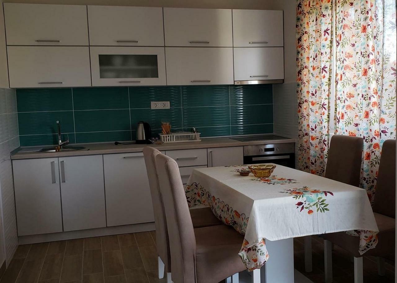 Apartmani Suncokreti - Sunflower Apartments บาร์ ภายนอก รูปภาพ