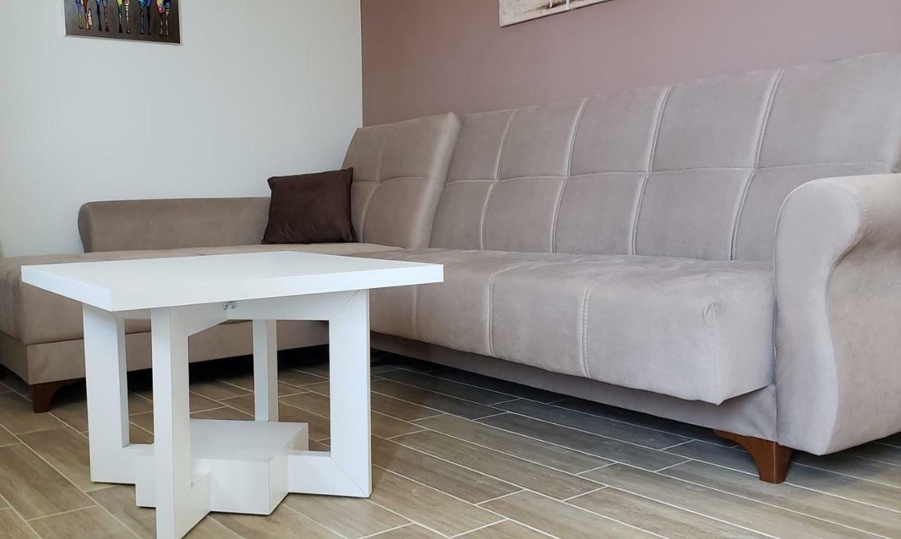 Apartmani Suncokreti - Sunflower Apartments บาร์ ภายนอก รูปภาพ