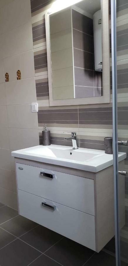 Apartmani Suncokreti - Sunflower Apartments บาร์ ภายนอก รูปภาพ
