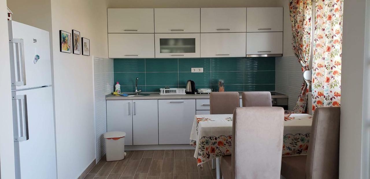 Apartmani Suncokreti - Sunflower Apartments บาร์ ภายนอก รูปภาพ
