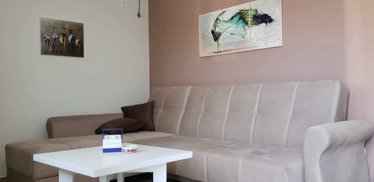 Apartmani Suncokreti - Sunflower Apartments บาร์ ภายนอก รูปภาพ