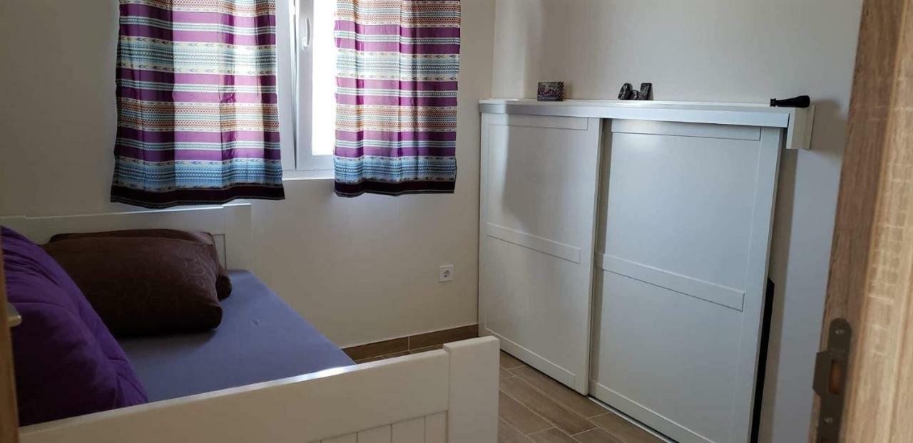 Apartmani Suncokreti - Sunflower Apartments บาร์ ภายนอก รูปภาพ