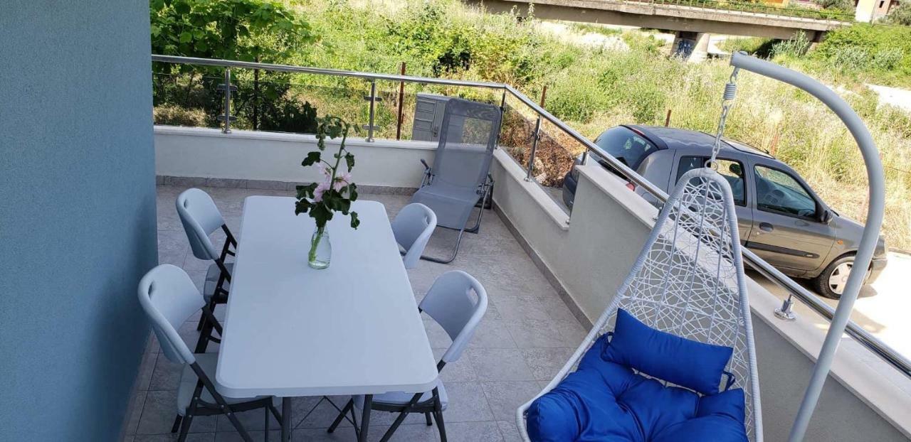Apartmani Suncokreti - Sunflower Apartments บาร์ ภายนอก รูปภาพ