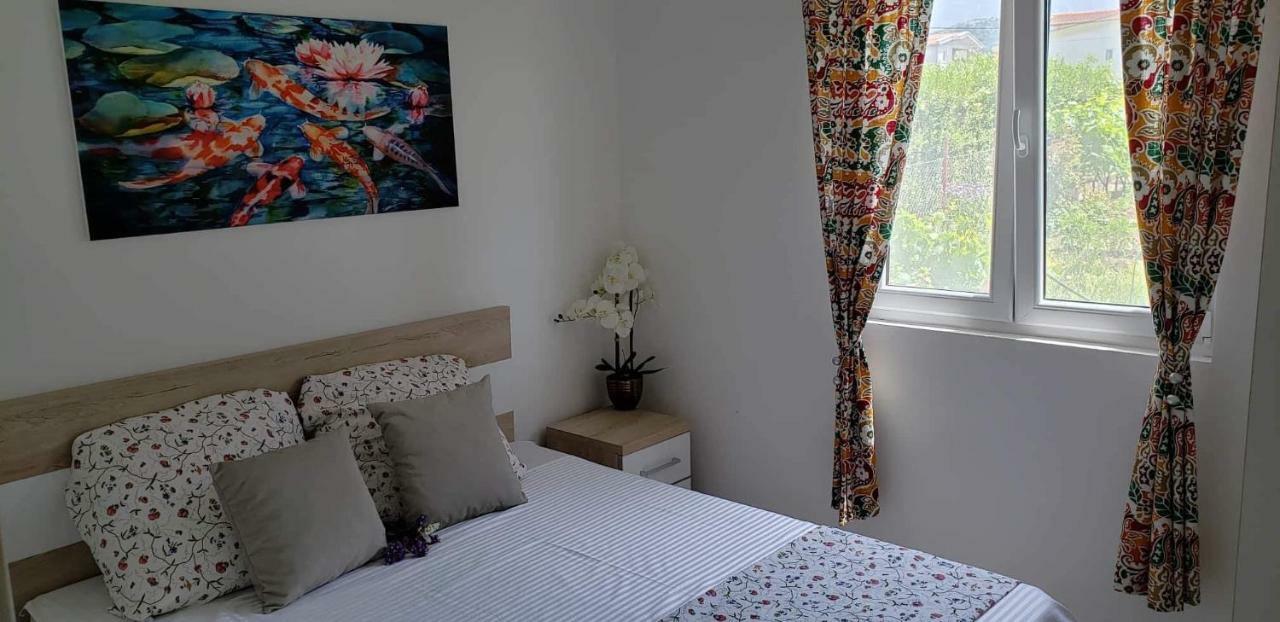Apartmani Suncokreti - Sunflower Apartments บาร์ ภายนอก รูปภาพ