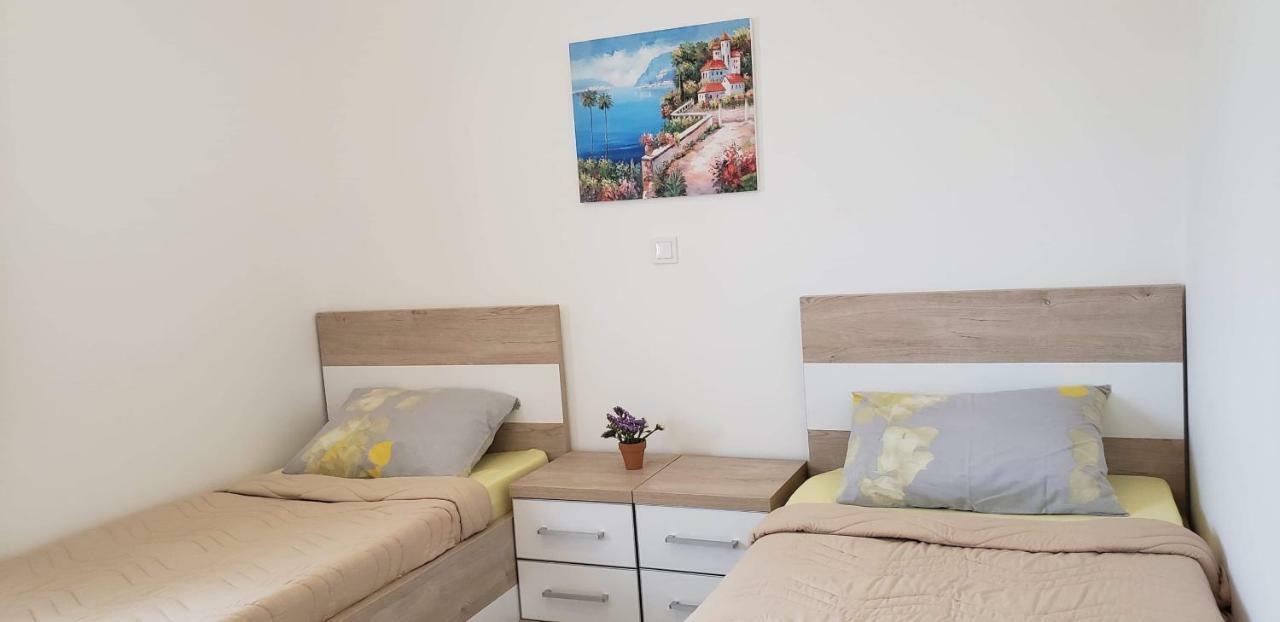 Apartmani Suncokreti - Sunflower Apartments บาร์ ภายนอก รูปภาพ