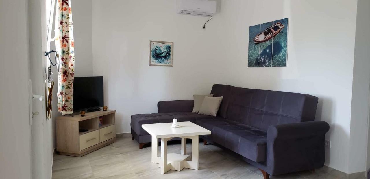 Apartmani Suncokreti - Sunflower Apartments บาร์ ภายนอก รูปภาพ
