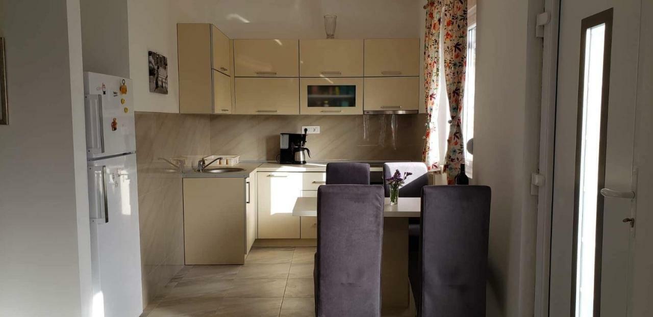 Apartmani Suncokreti - Sunflower Apartments บาร์ ภายนอก รูปภาพ