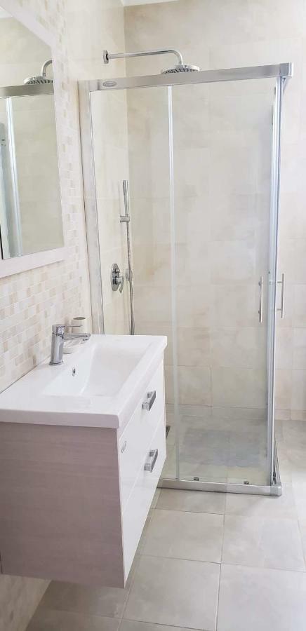 Apartmani Suncokreti - Sunflower Apartments บาร์ ภายนอก รูปภาพ